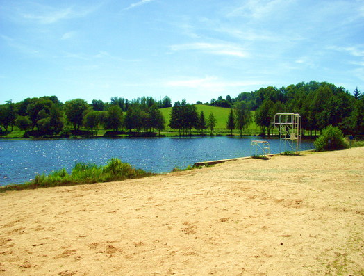 10 mins from village swimming lake / 10 minutes à pied du plan d’eau